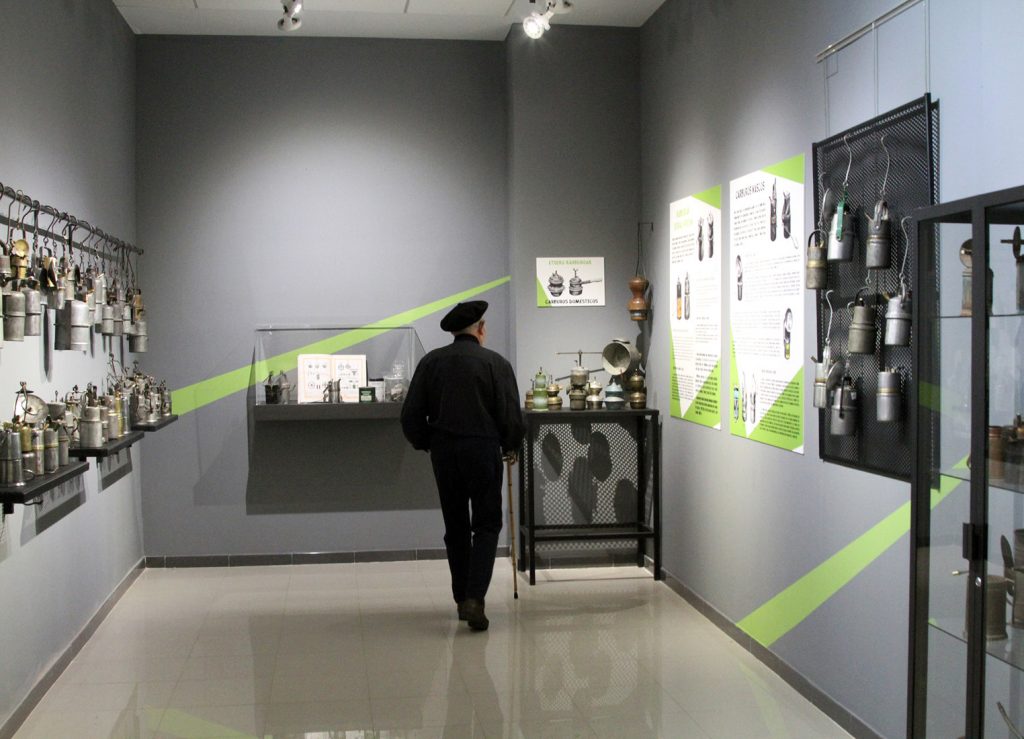 Exposición Temporal en el Museo de la Minería del País Vasco. El Carburo. Luz en la Mina, de la colección de Fernando Cuevas. 2021