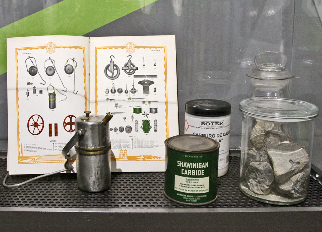 Exposición Temporal en el Museo de la Minería del País Vasco. El Carburo. Luz en la Mina, de la colección de Fernando Cuevas. 2021