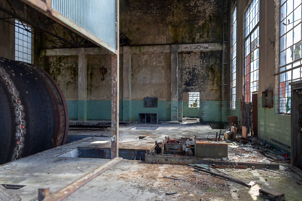 Sala de máquinas de las instalaciones abandonadas del Pozo Pumarabule. Carbayín. Siero 2020
