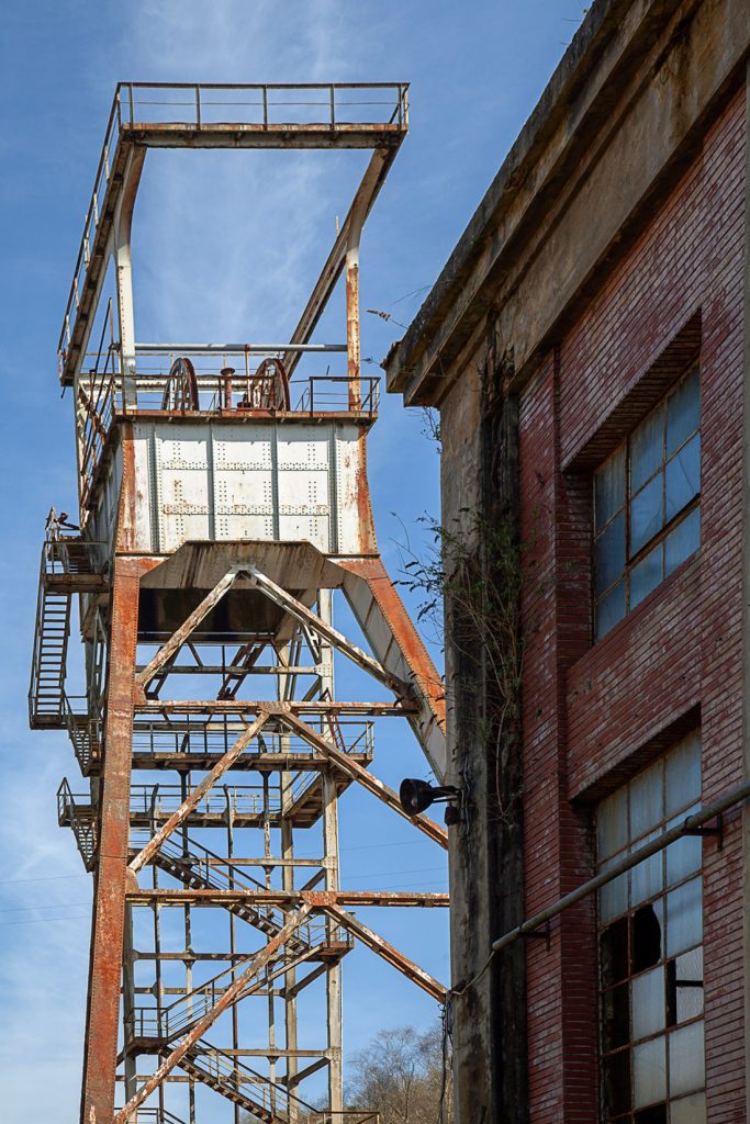 Castillete de las instalaciones abandonadas del Pozo Pumarabule. Carbayín. Siero 2020