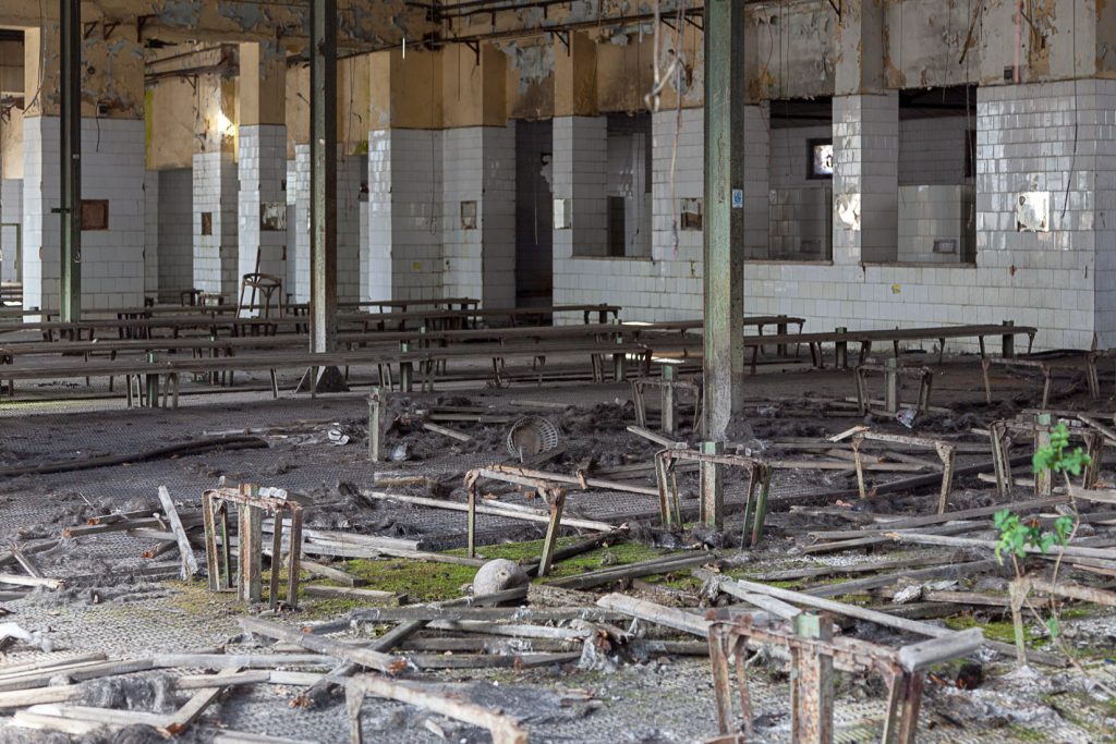 Casa de aseos en las instalaciones abandonadas del Pozo Pumarabule. Carbayín. Siero 2020