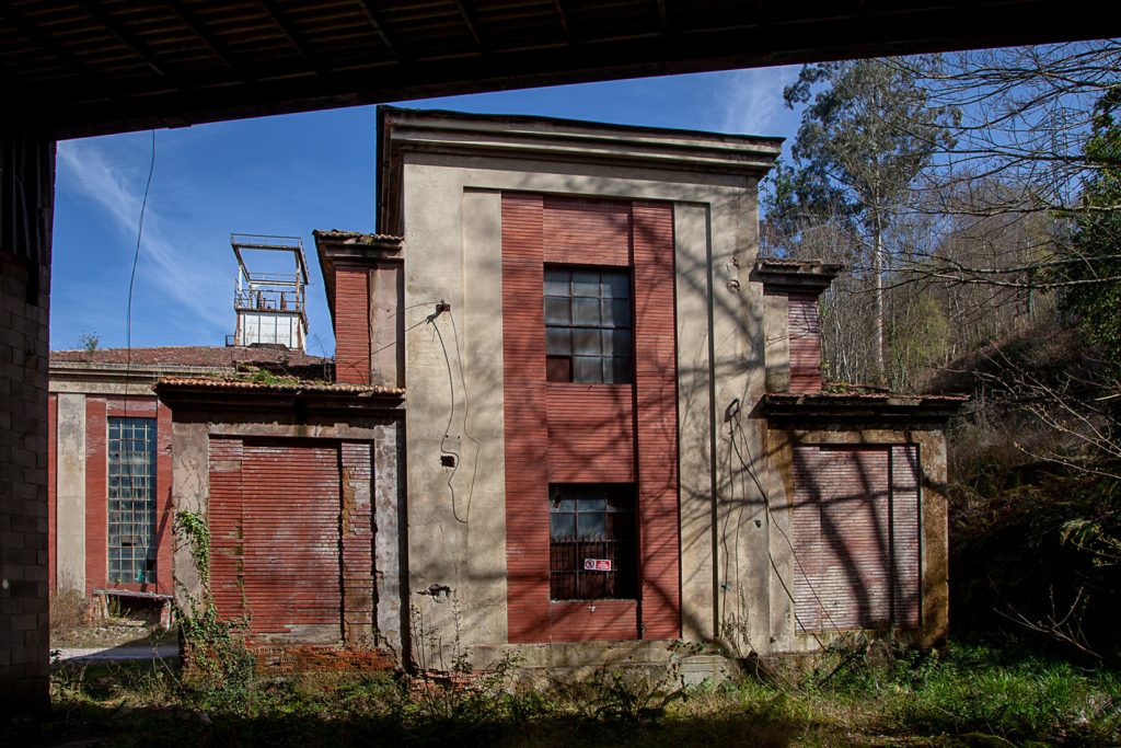 Instalaciones abandonadas del Pozo Pumarabule. Carbayín. Siero 2020