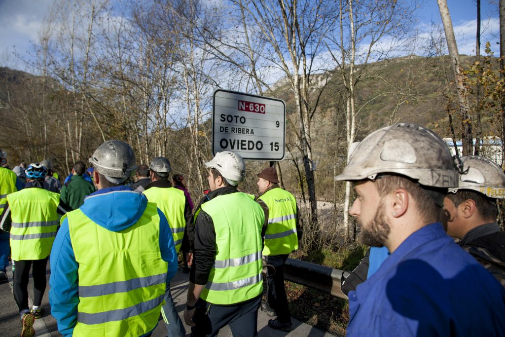Marcha a pie de mineros de Castilla y León andando a Oviedo en defensa de una transición justa. Mieres. Asturias 2018