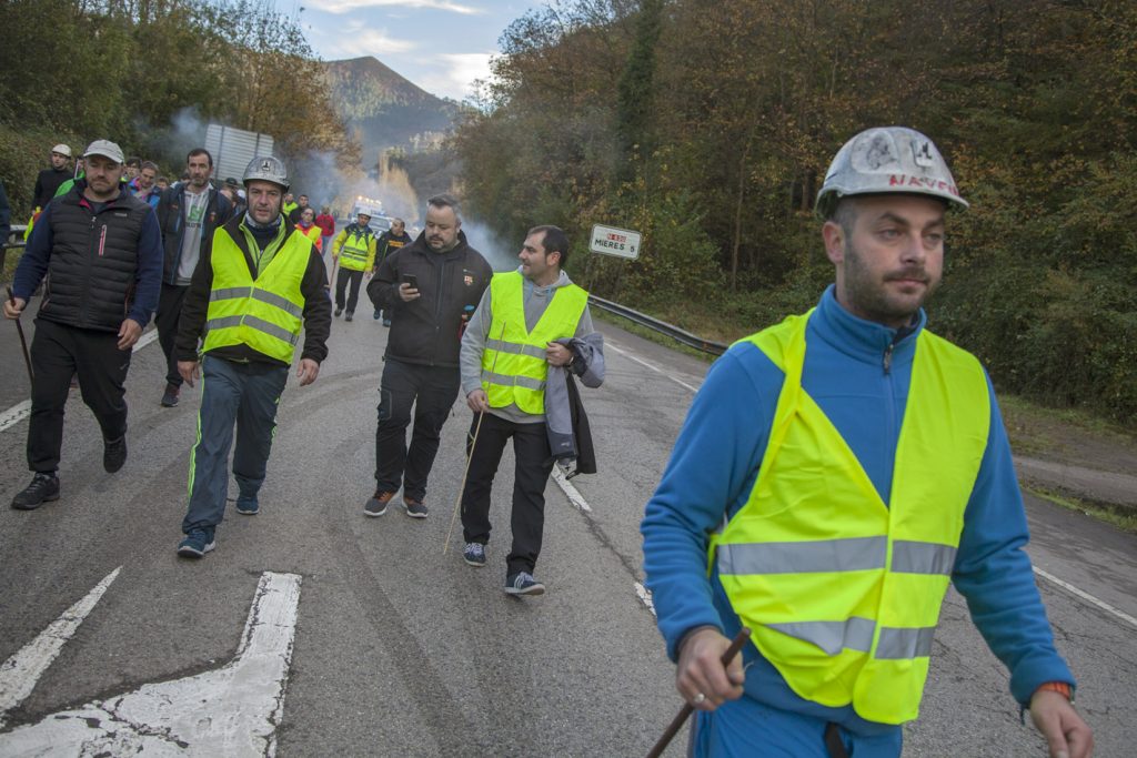 Marcha a pie de mineros de Castilla y León andando a Oviedo en defensa de una transición justa. Mieres. Asturias 2018