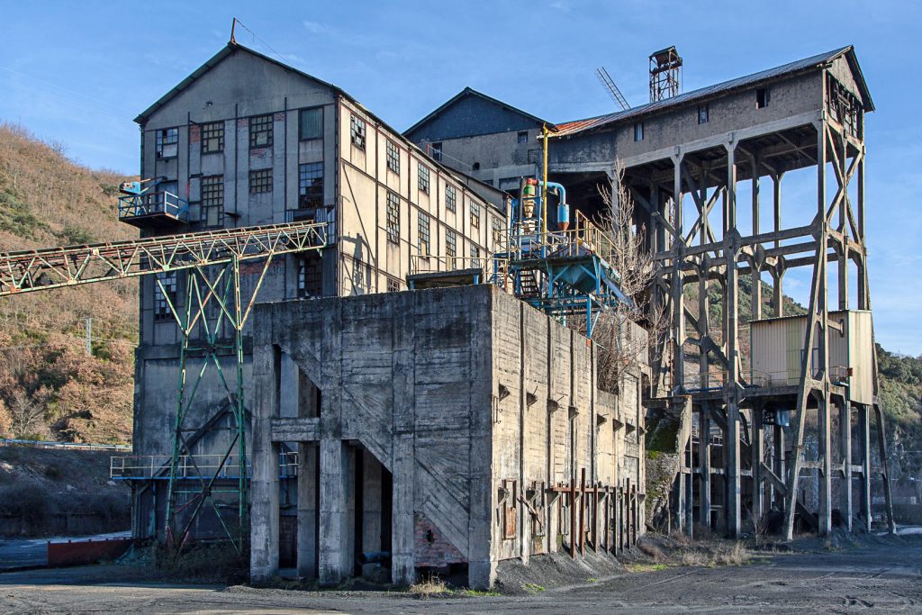 Instalaciones abandonadas del lavadero de La Recuelga, de Antracitas de Fabero. Santa Cruz del Sil. Páramo del Sil. León 2018