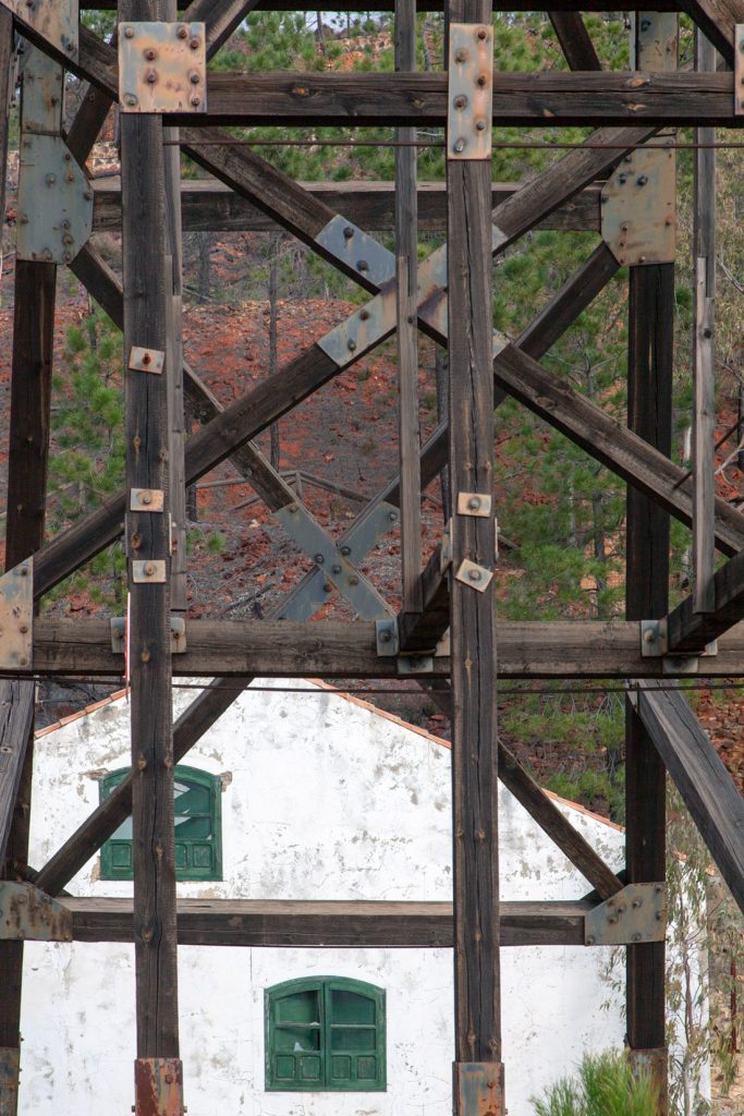 Detalle del castillete de la antigua Mina Peña del Hierro. Parque minero de Riotinto. Nerva. Huelva 2022