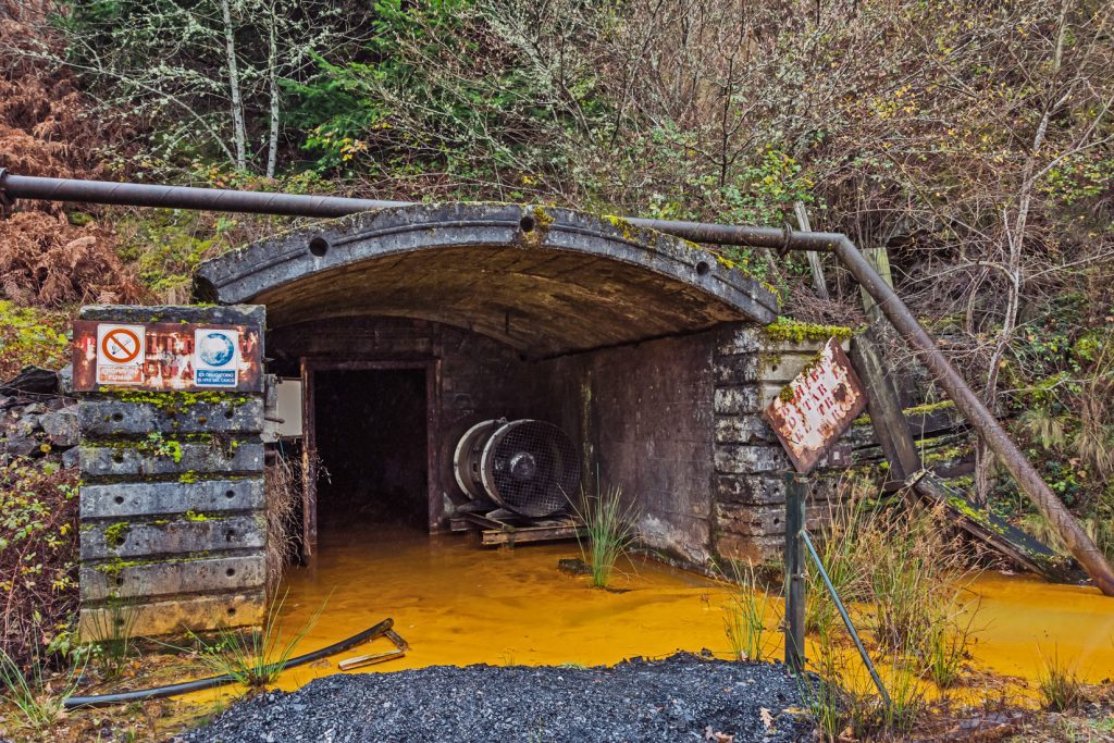 Mina de Santa Cruz de Montes. Pozo de Salgueiro, Pozo viejo. Torre del Bierzo, León 2021