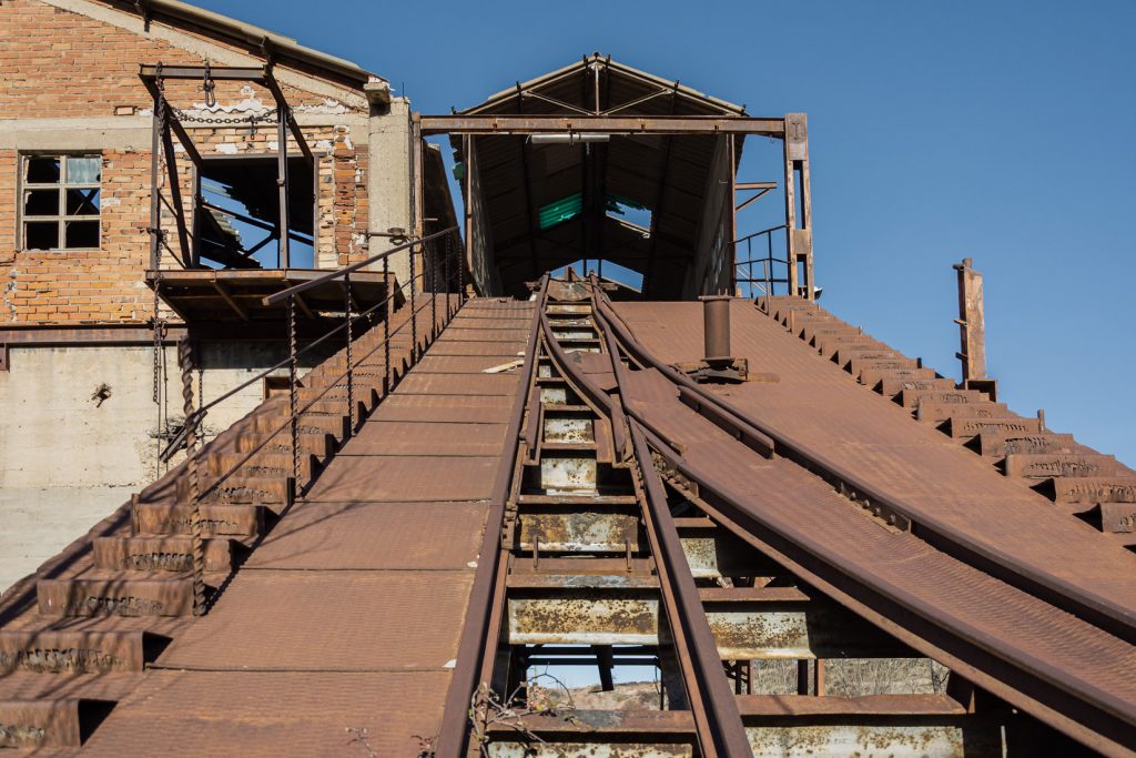 Cargaderos y tolvas de la mina SeVerá. Escucha, Teruel 2021