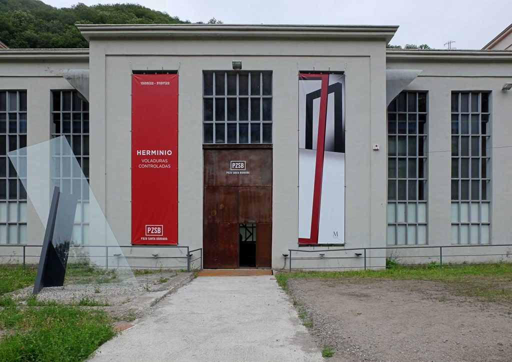 Exposición de Herminio en el Pozo Santa Bárbara. Valle de Turón. Mieres. Asturias. 2022