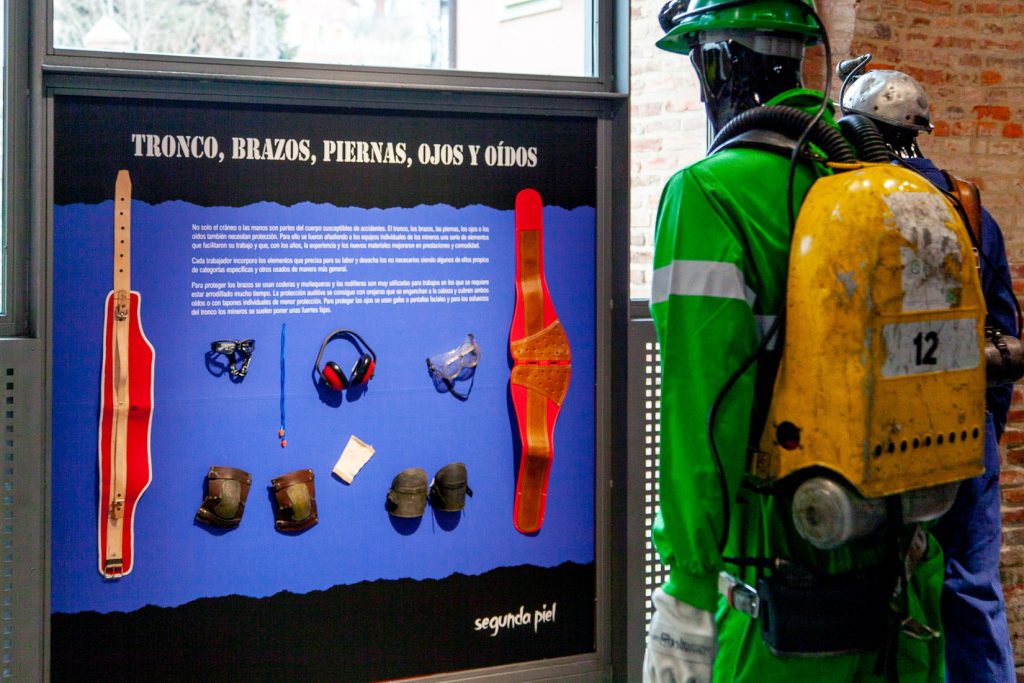 Segunda piel. Ropa de trabajo, equipos y elementos de protección en la mina. Museo de la Siderurgia y la Minería de Castilla y León. 2022