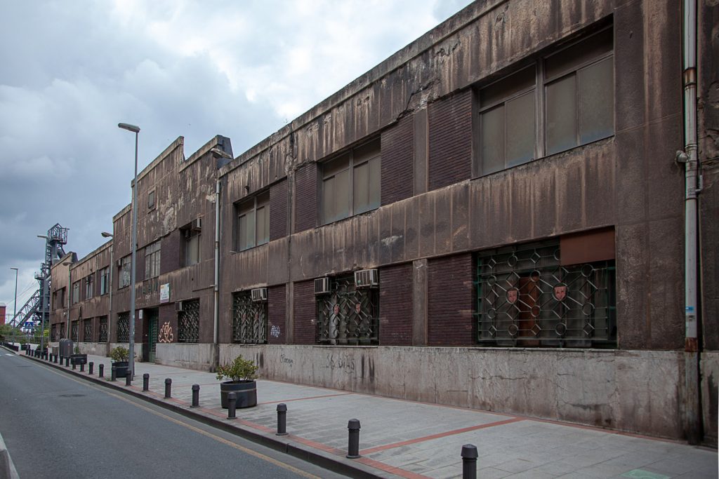 Antigua escuela de aprendices de los Altos Hornos de Vizcaya. Sestao 2019