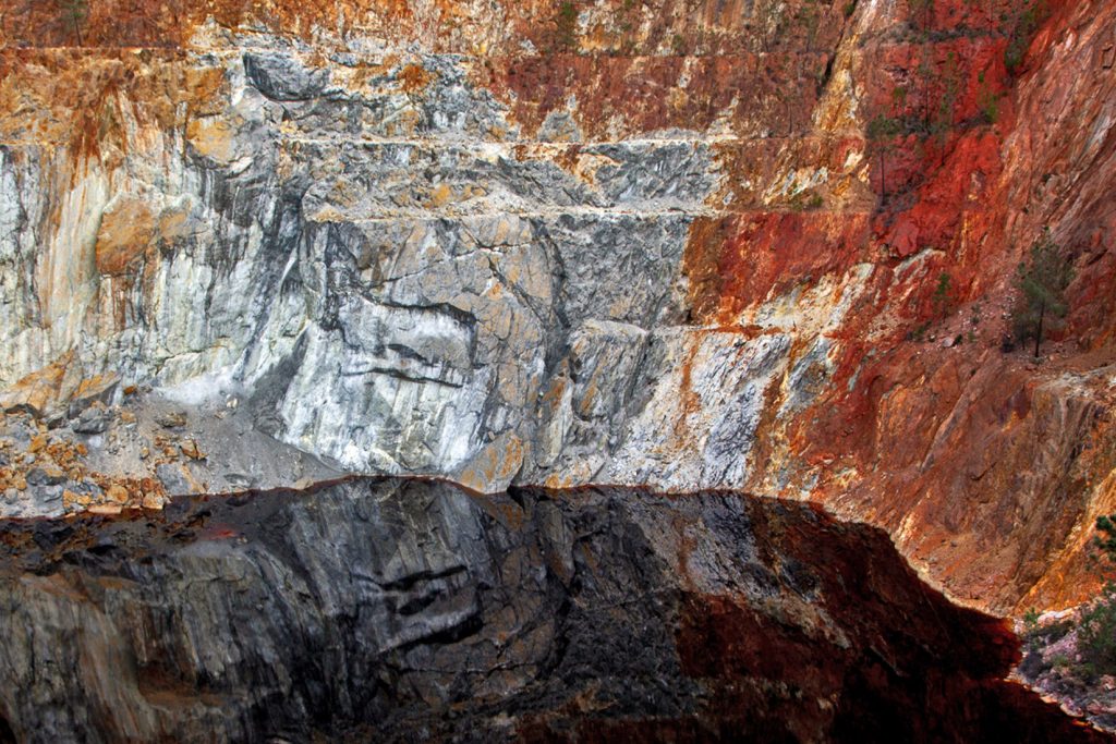 Antigua corta a cielo abierto de la mina Peña del Hierro. Parque Minero de Riotinto. Nerva. Huelva 2022
