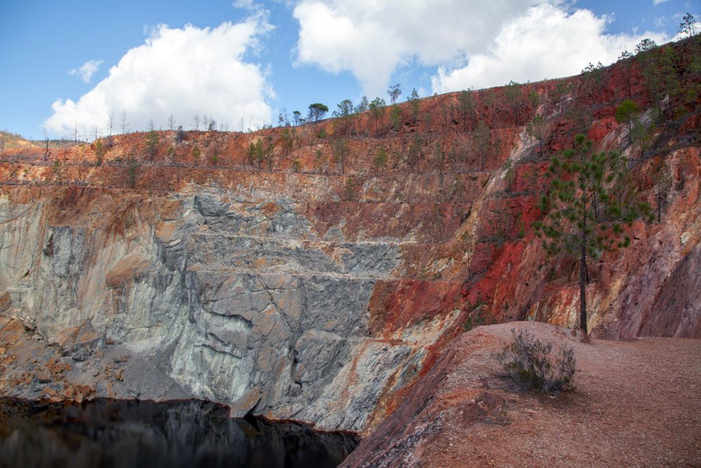 Antigua corta a cielo abierto de la mina Peña del Hierro. Parque Minero de Riotinto. Nerva. Huelva 2022