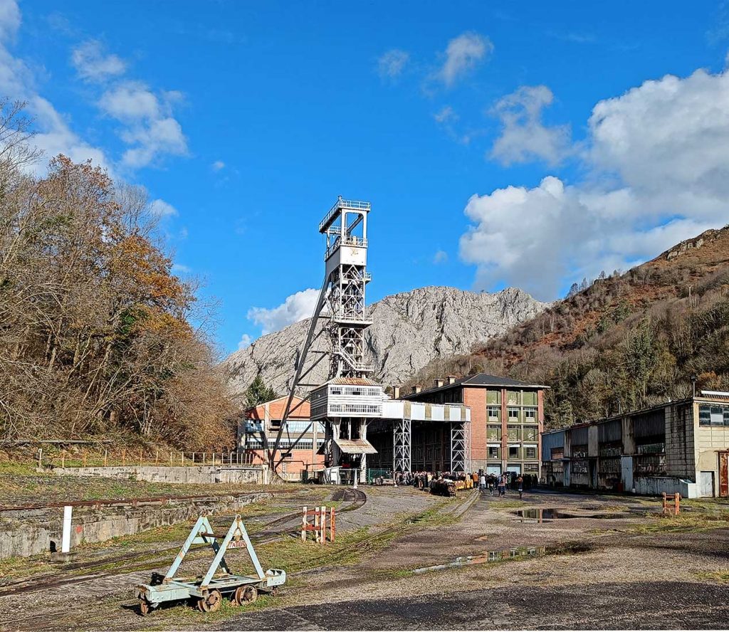 Homenaje a los mineros fallecidos en las explotaciones de Morcín y Riosa. Pozo Monsacro. Morcín. Asturias. 2022