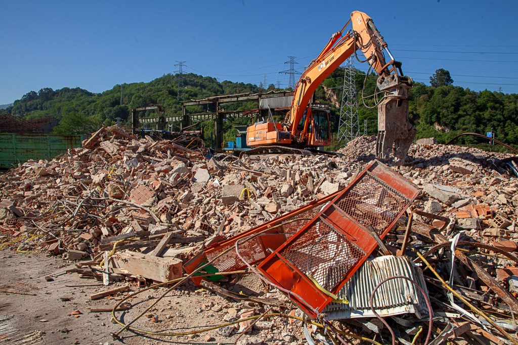 Derribo de la factoría industrial de Felguera Melt. Langreo 2020