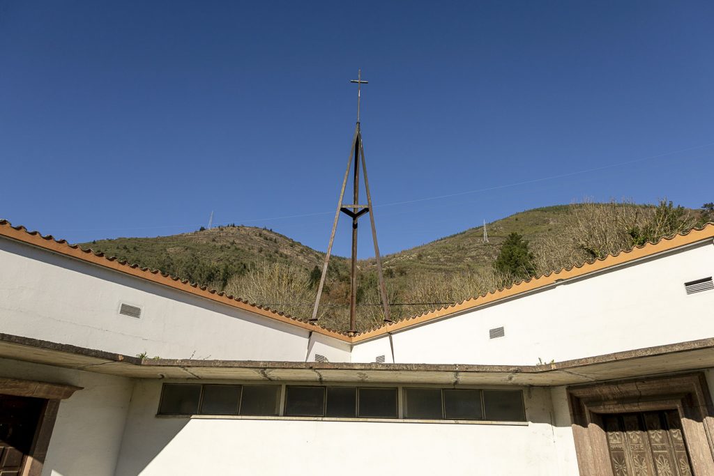 Antigua iglesia de el poblado de la Central Térmica del Narcea. Soto de la Barca. Tineo. Asturias 2023