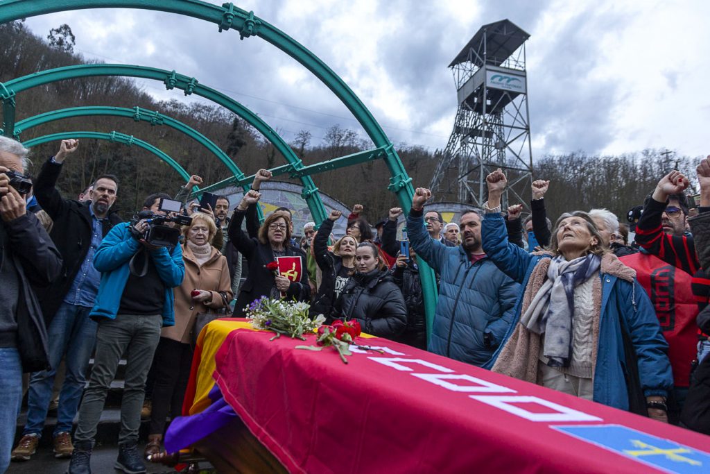 Despedida a Anita Sirgo, emblema de la lucha antifranquista. Langreo. Asturias 2024